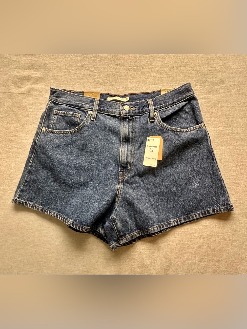 Levi's High Waisted Mom Denim Shorts - Medium Wash - Size 32 - NWT